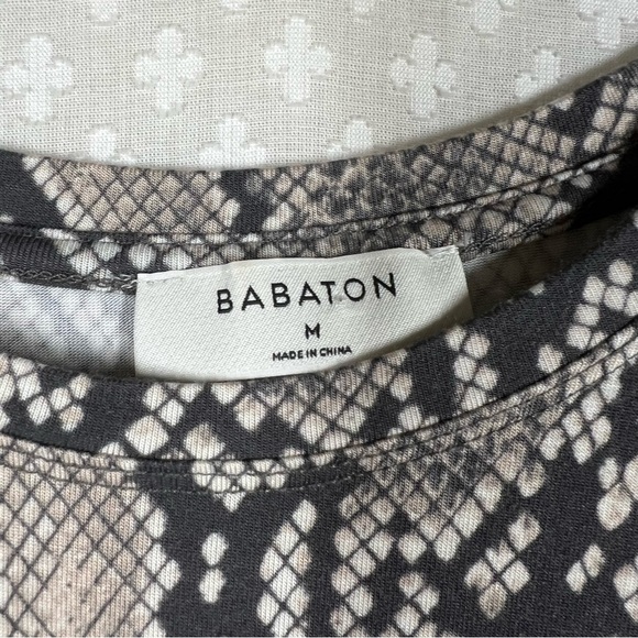 Aritzia Babaton Brown Grey Snake Print Rayon Crop Tee - Picture 3 of 5